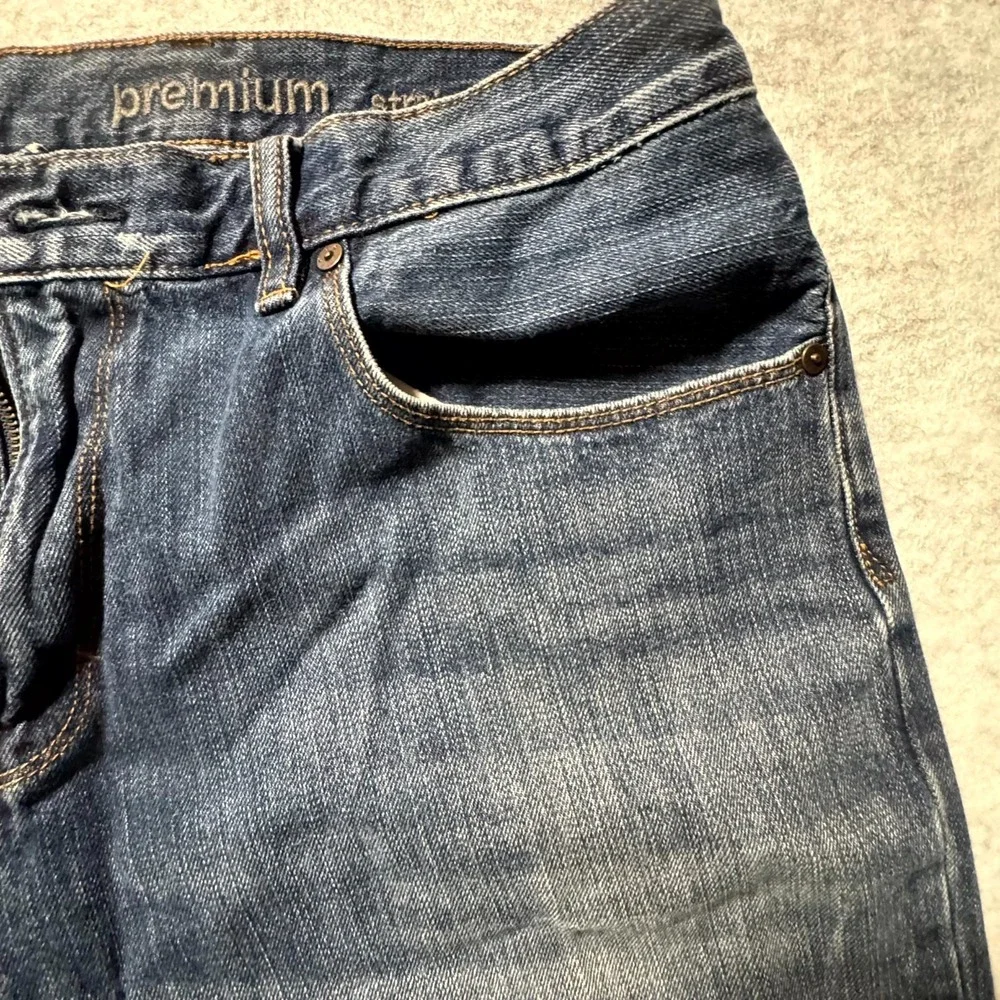 Gap Women's Size 36x30 Short Straight Leg Lightwash Jeans